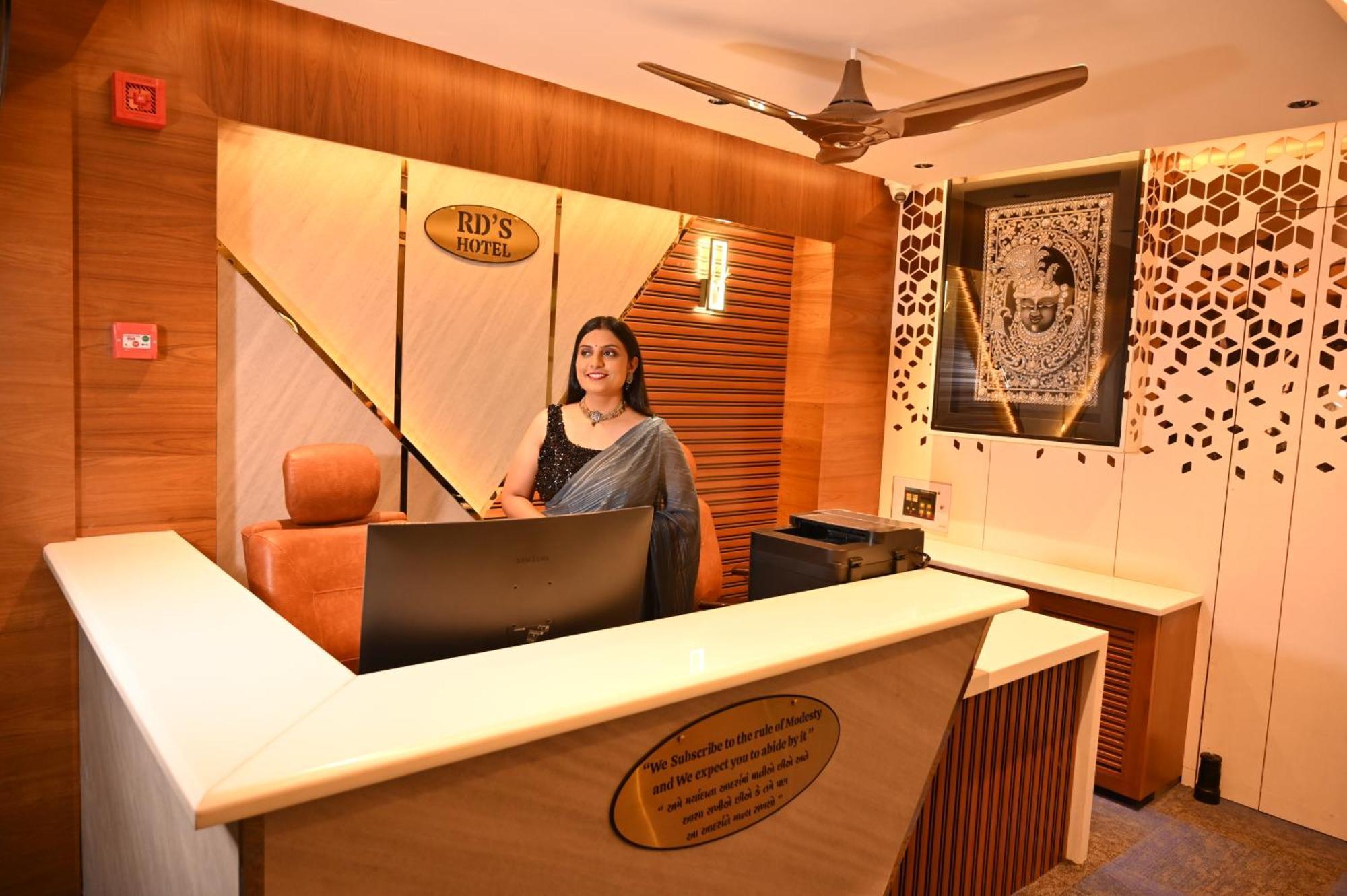 Rds Hotel Amhedabad Dış mekan fotoğraf