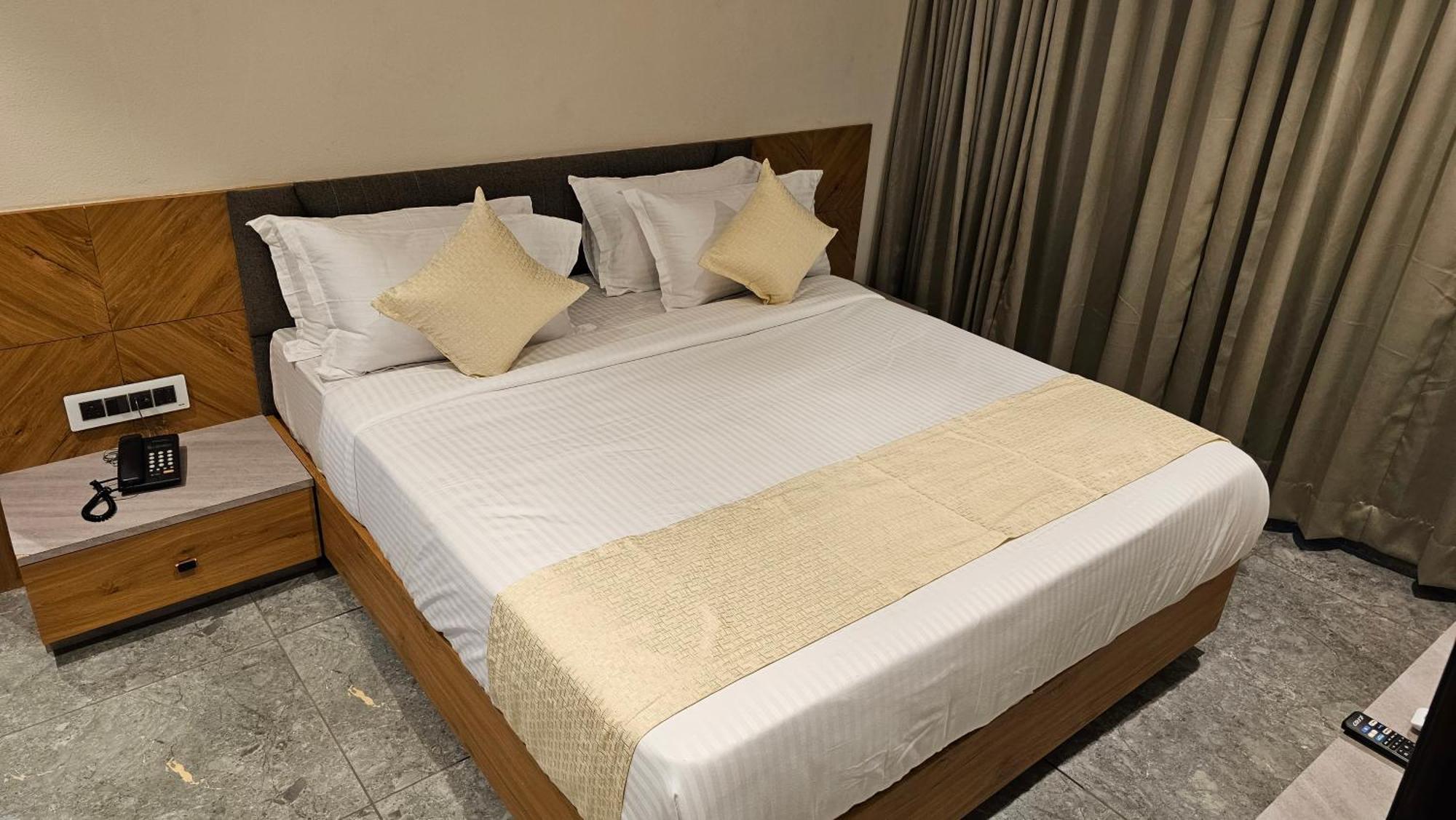 Rds Hotel Amhedabad Dış mekan fotoğraf