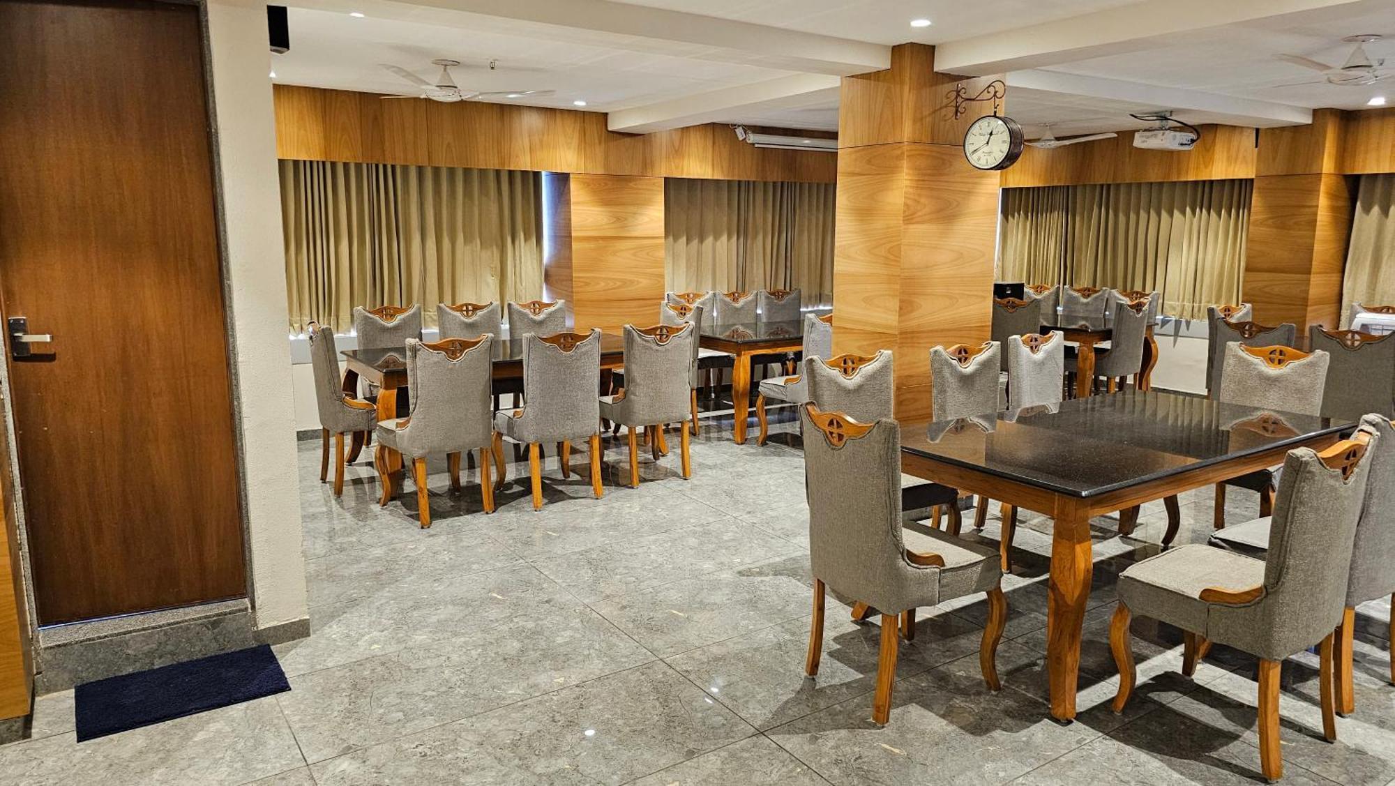 Rds Hotel Amhedabad Dış mekan fotoğraf